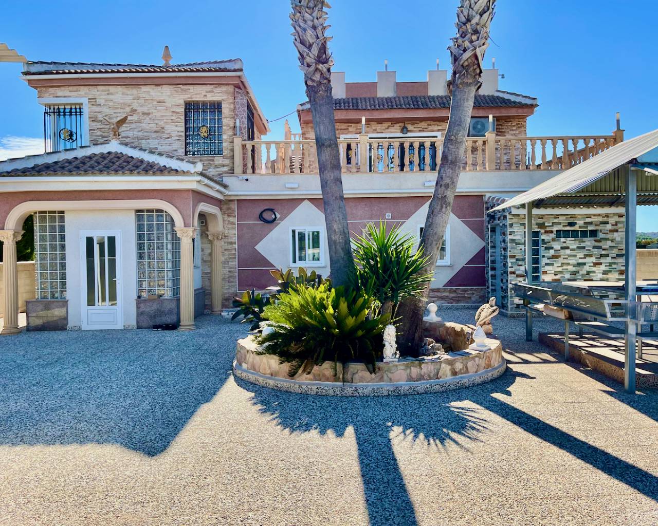 Villa in Guardamar del Segura, Alicante, Spain 6 bedrooms, 450 sq.m. No. 80960