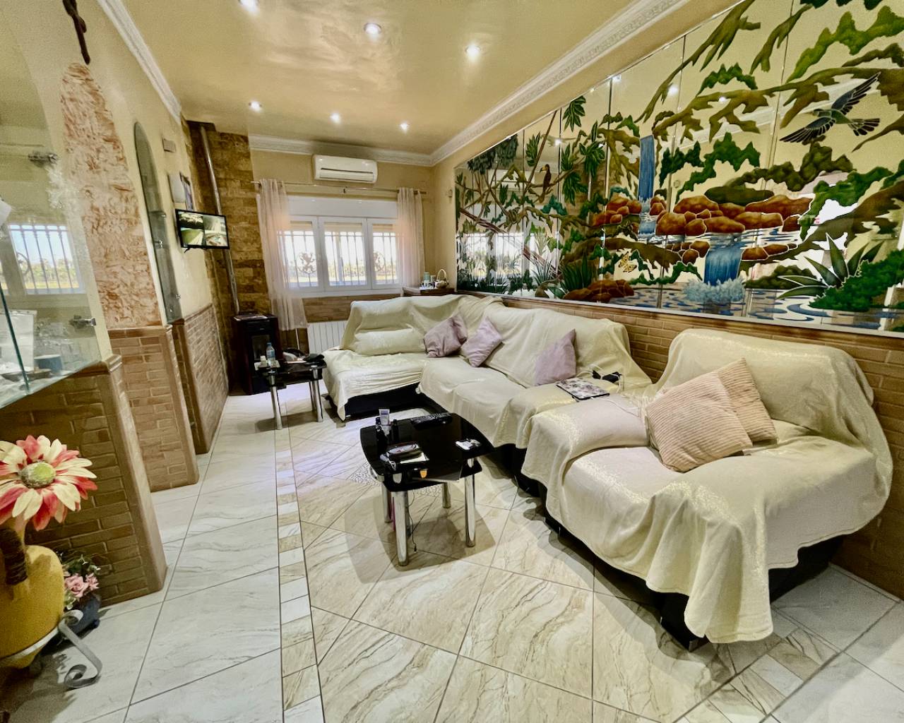 Villa in Guardamar del Segura, Alicante, Spain 6 bedrooms, 450 sq.m. No. 80960