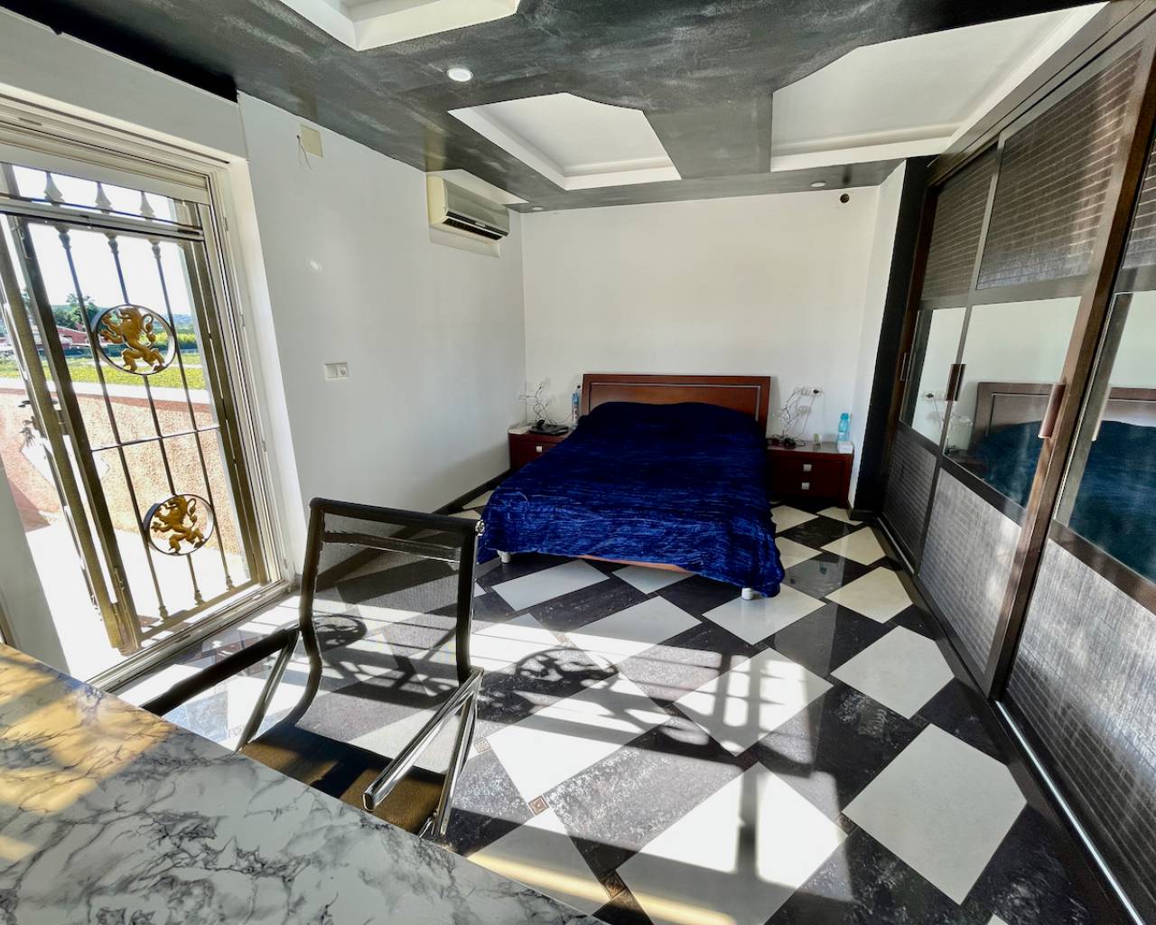 Villa in Guardamar del Segura, Alicante, Spain 6 bedrooms, 450 sq.m. No. 80960