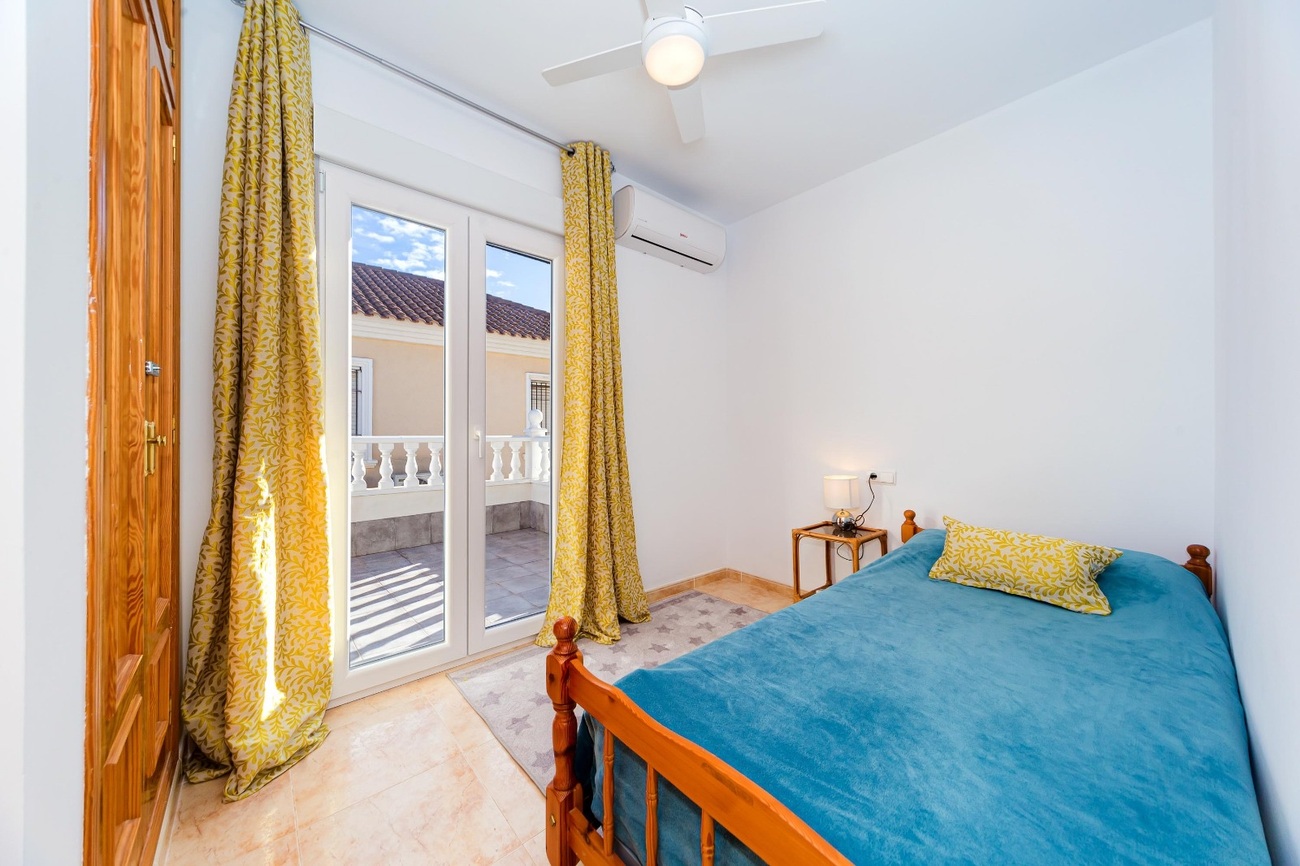 Townhouse in Dehesa De Campoamor, Alicante, Spain 4 bedrooms,  No. 189186