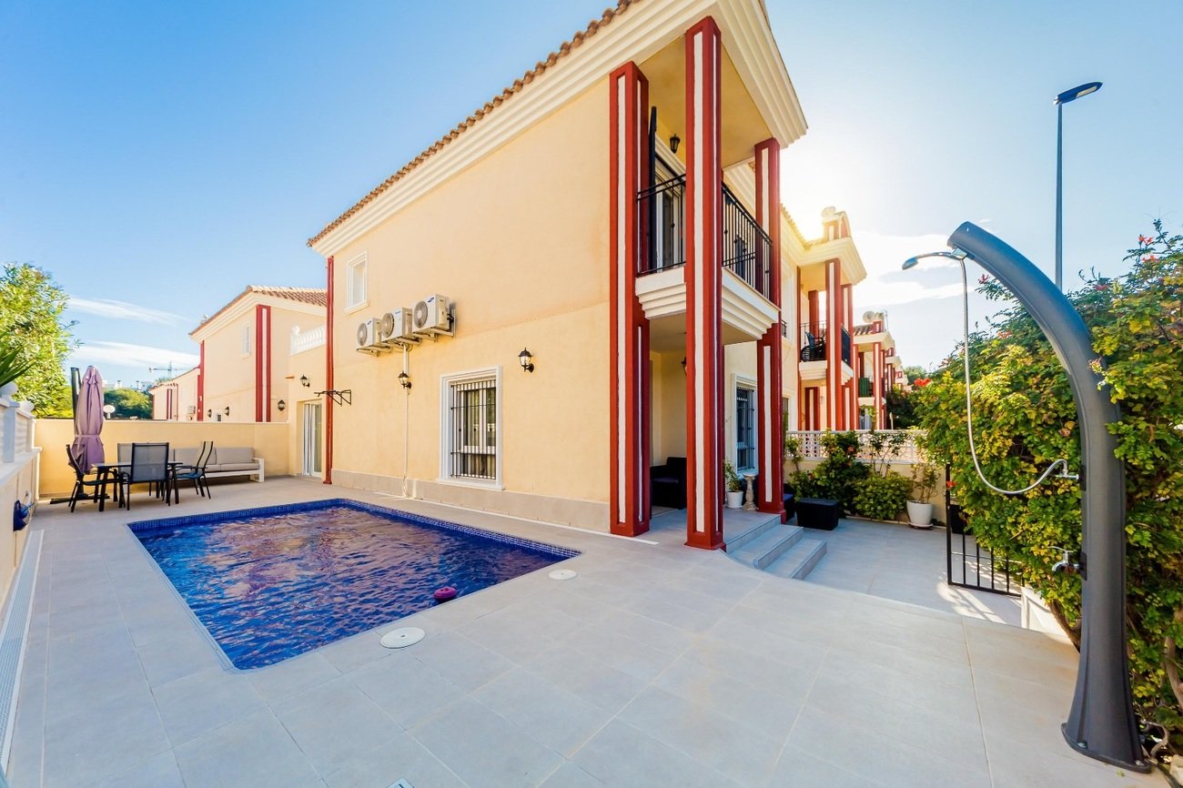Townhouse in Dehesa De Campoamor, Alicante, Spain 4 bedrooms,  No. 189186