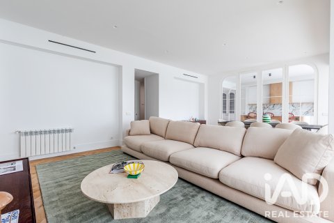 Apartment in Madrid, Spain 4 bedrooms, 304 sq.m. No. 188071