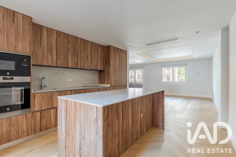 Apartment in Madrid, Spain 3 bedrooms, 218 sq.m. No. 188069