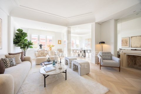 Apartment in Madrid, Spain 4 bedrooms, 200 sq.m. No. 157707