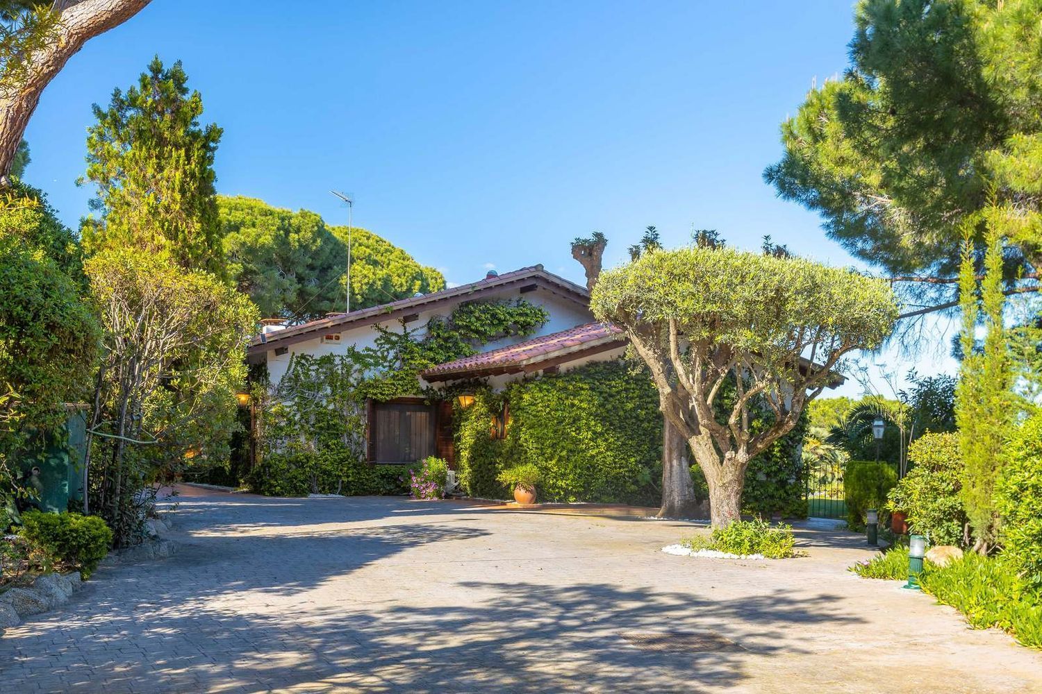 House à Cabrera de Mar, Barcelona, Espagne 6 chambres, 698 m2 No. 177831