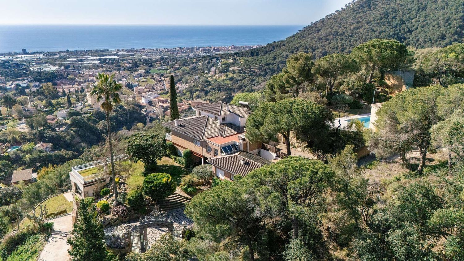 House à Barcelona, Espagne 10 chambres, 581 m2 No. 177832