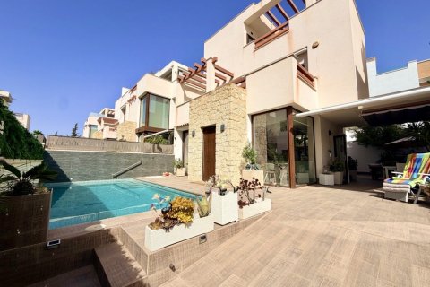 Kaupunkipientalo Ciudad Quesada, Alicante, Espanja 3 makuuhuonetta, 156 m2 No. 194915