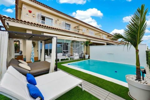 Radhus i Santiago del Teide, Tenerife, Spanien 4 sovrum, 312 kvm. Nr. 173494