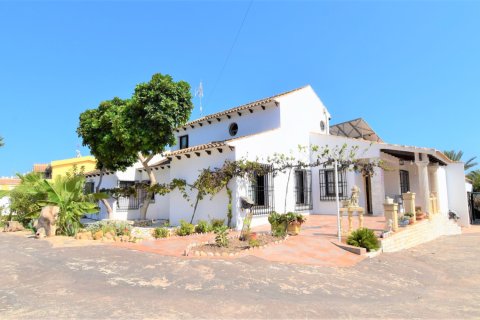 Villa in Villamartin, Alicante, Spain 4 bedrooms, 325 sq.m. No. 135611