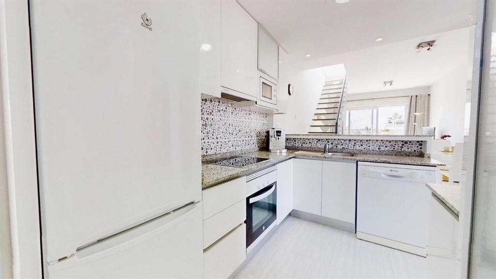 Квартира в Пунта Прима, Аликанте, Испания 2 спальни, 75м2 №145435