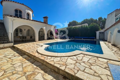 Dom w Empuriabrava, Girona, Hiszpania 4 sypialnie, 252 mkw. nr 157703
