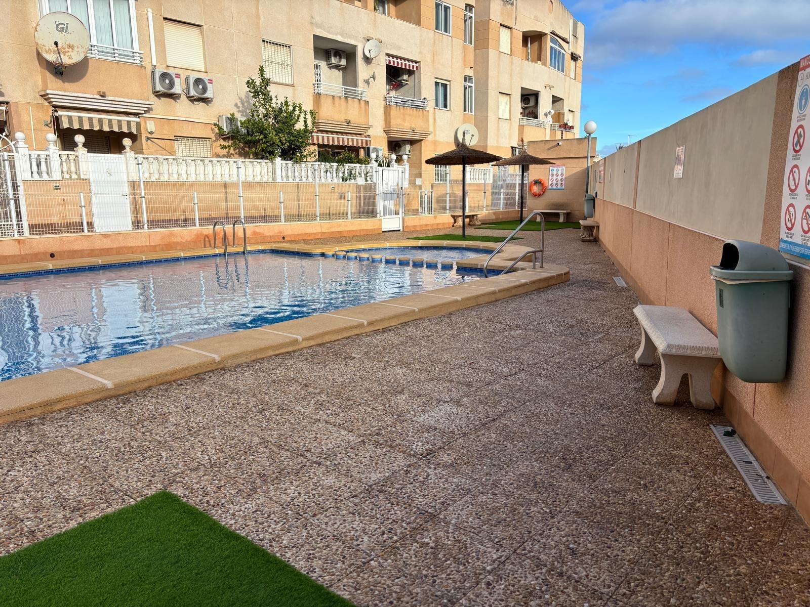 Takvåning i Nueva Torrevieja, Alicante, Spanien 2 sovrum, 65 kvm. Nr. 165870