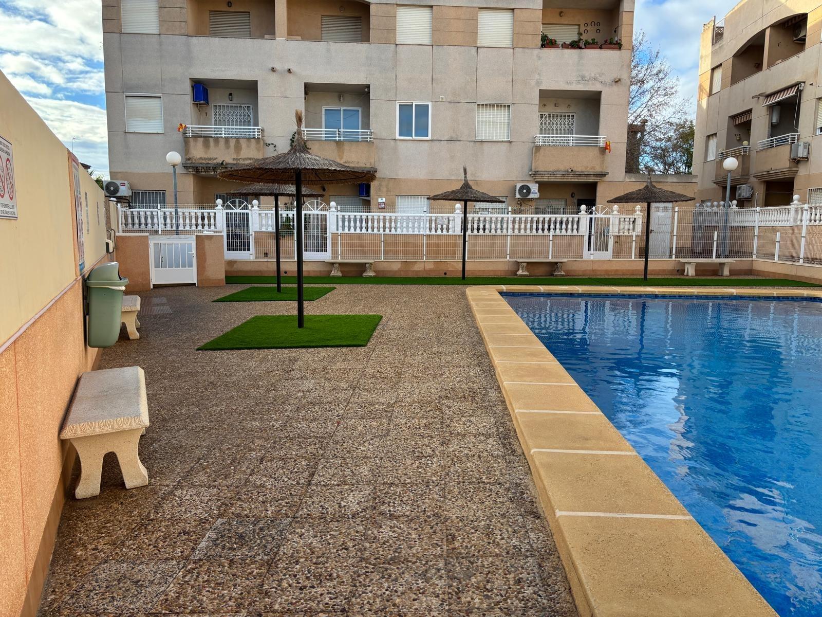 Takvåning i Nueva Torrevieja, Alicante, Spanien 2 sovrum, 65 kvm. Nr. 165870