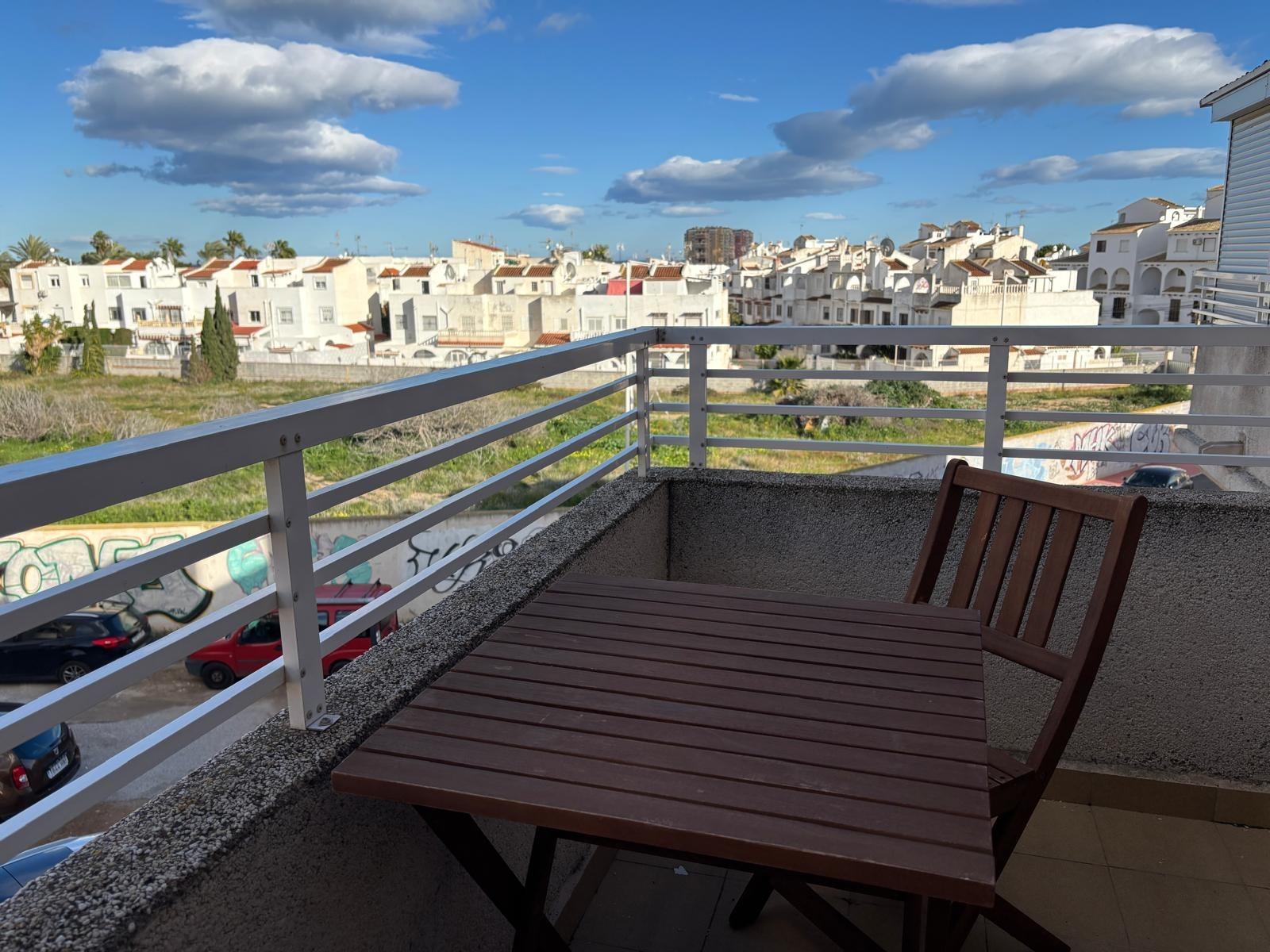Takvåning i Nueva Torrevieja, Alicante, Spanien 2 sovrum, 65 kvm. Nr. 165870