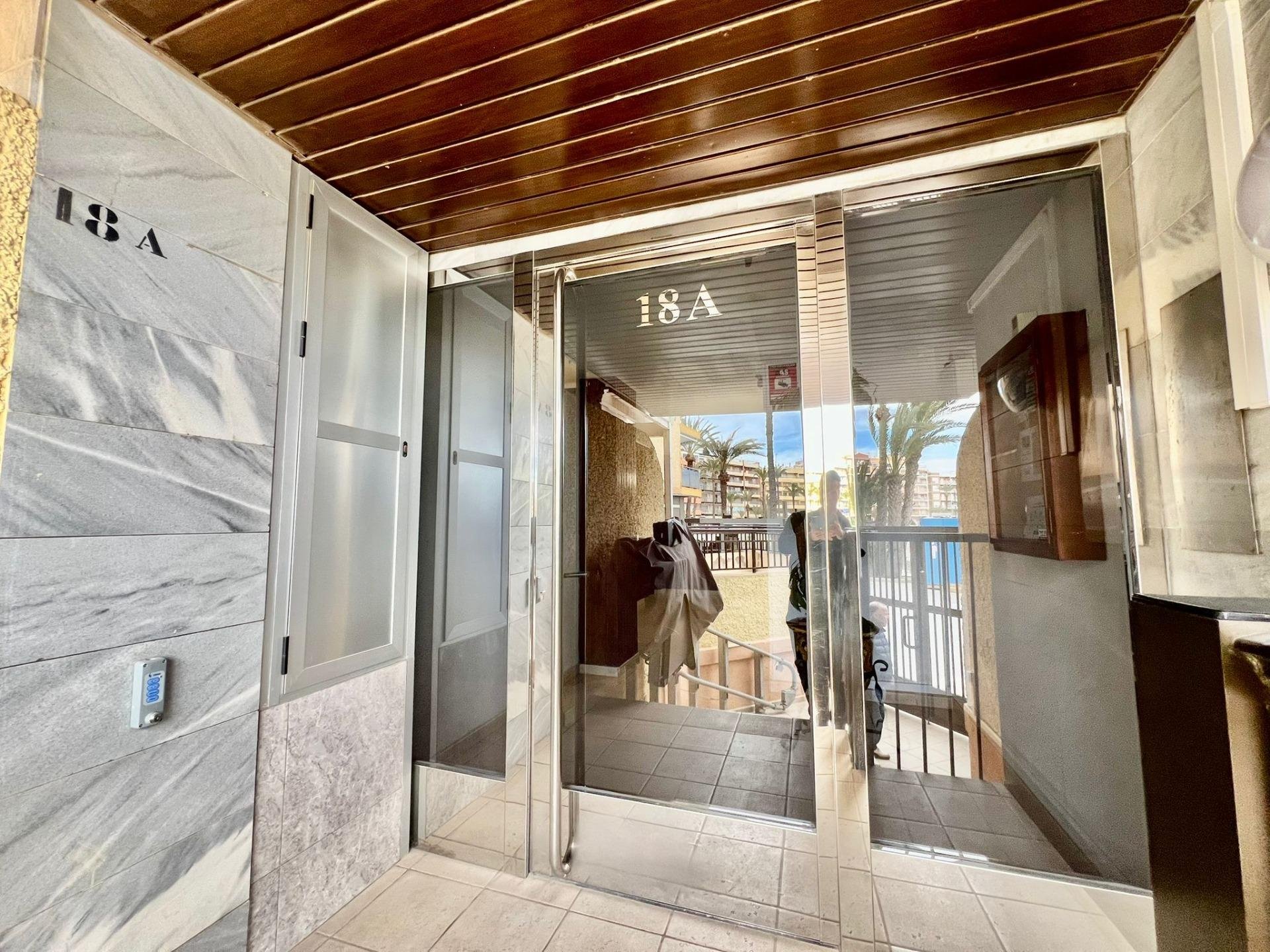 Appartamento a Torrevieja, Alicante, Spagna 3 camere da letto, 81 mq. N° 165875