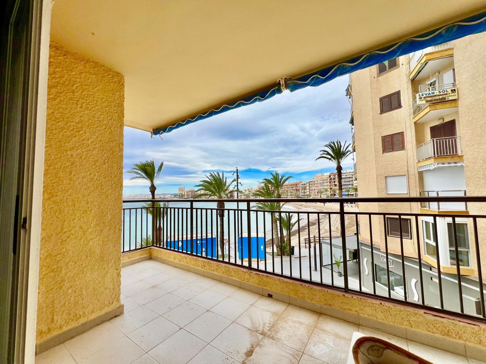 Appartamento a Torrevieja, Alicante, Spagna 3 camere da letto, 81 mq. N° 165875
