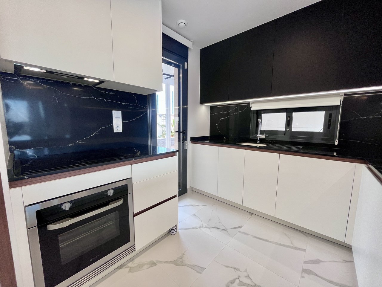 Apartamento en San Miguel de Salinas, Alicante, España 2 dormitorios, 101 m2 No. 139561