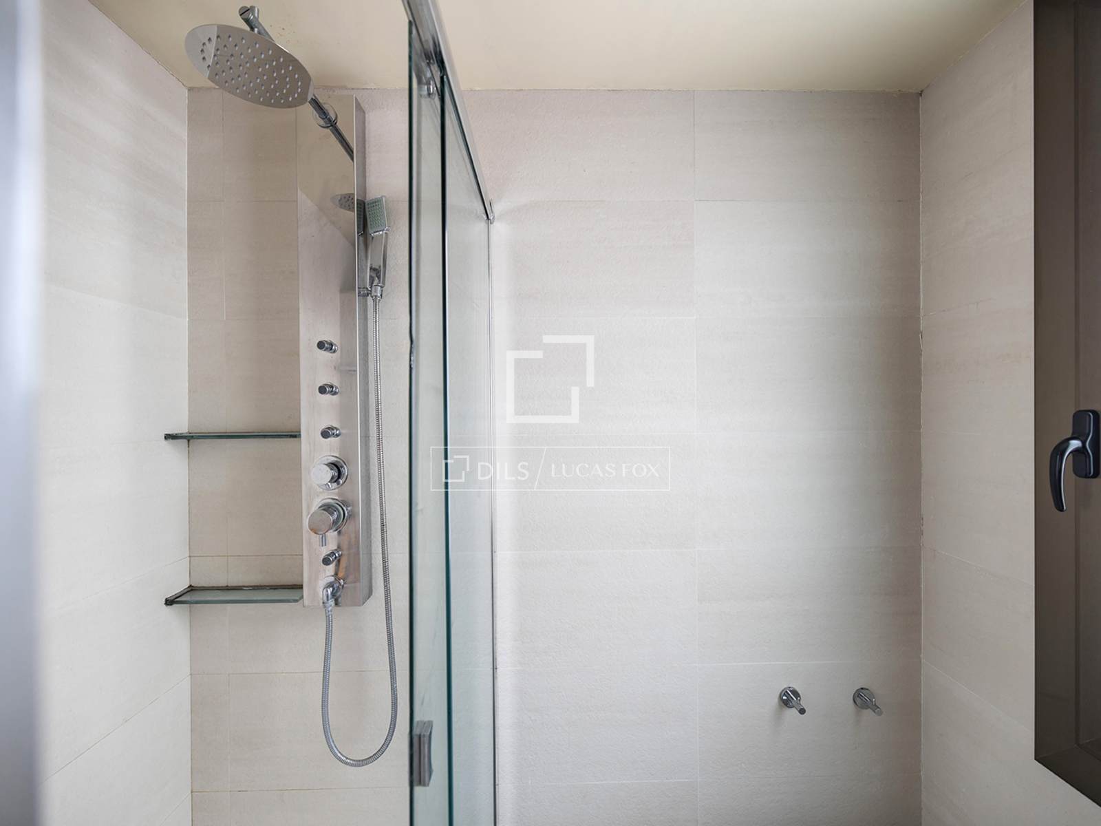 Huoneisto Barcelona, Espanja 3 makuuhuonetta, 122 m2 No. 150451
