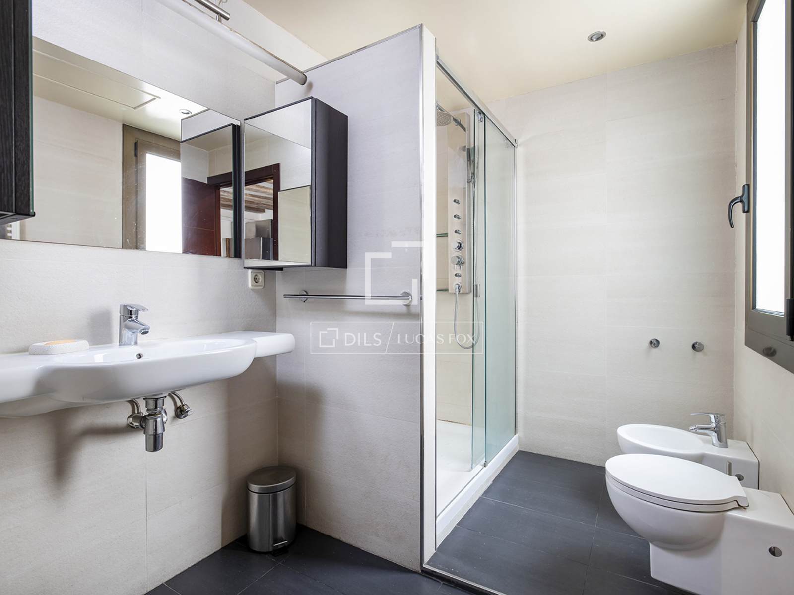 Huoneisto Barcelona, Espanja 3 makuuhuonetta, 122 m2 No. 150451