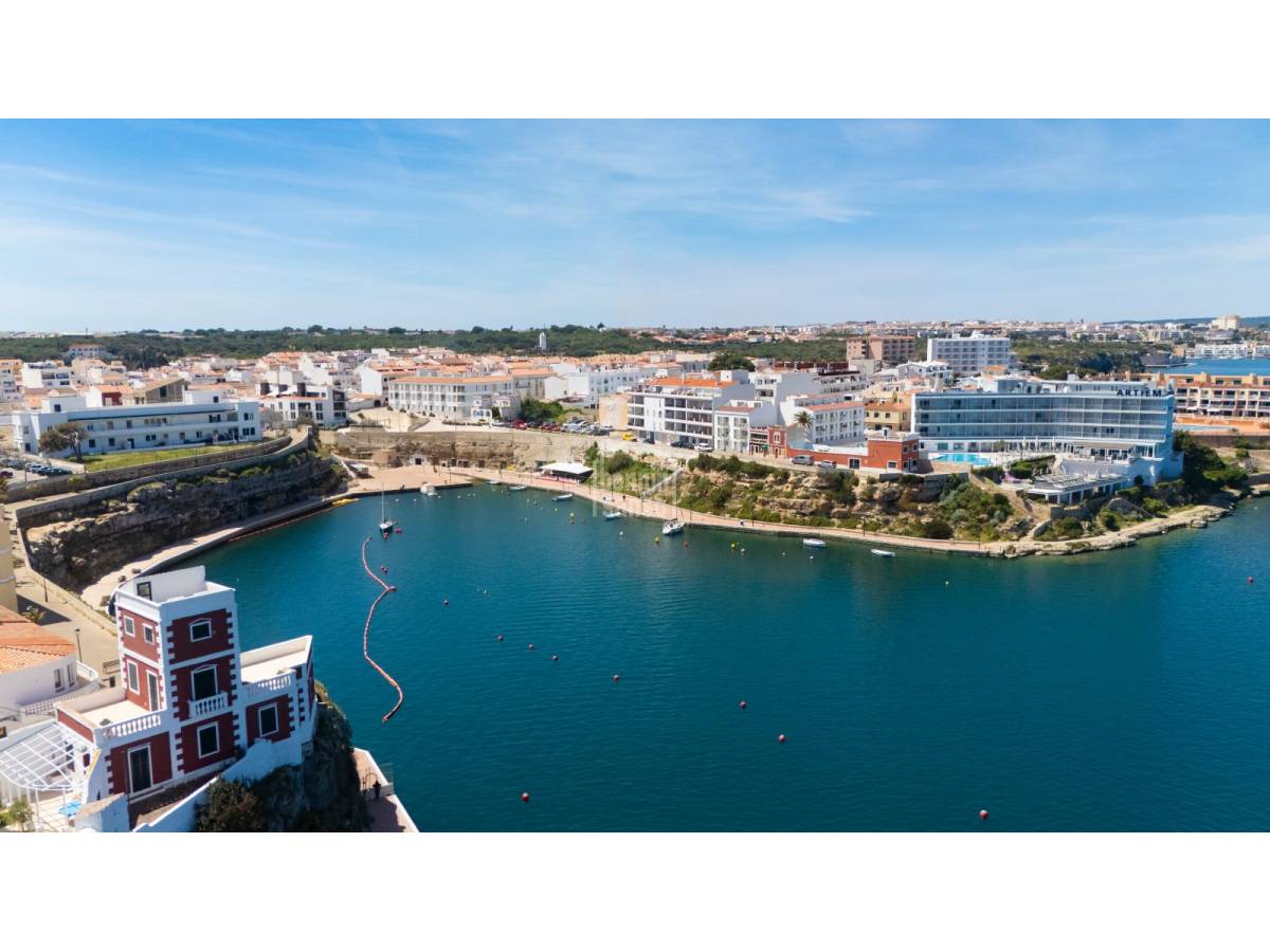 Квартира в Эс Кастель, Менорка, Испания 4 спальни, 96м2 №173805
