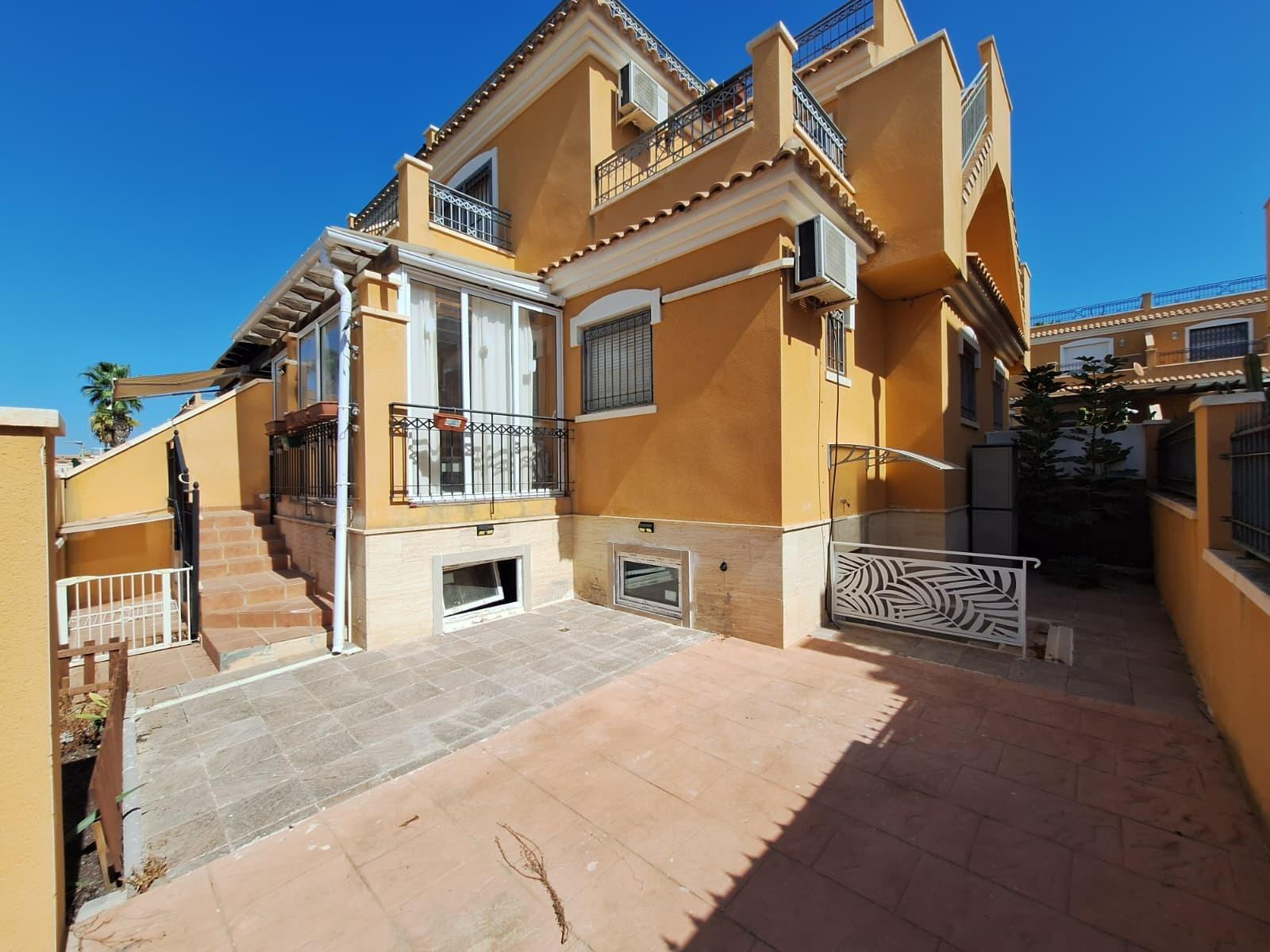 Casa adosada en Torrevieja, Alicante, España 3 dormitorios, 83 m2 No. 196444