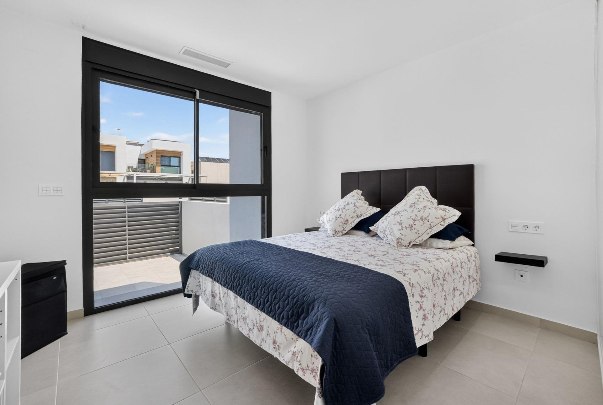 Villa à Benijofar, Alicante, Espagne 5 chambres, 214 m2 No. 196445