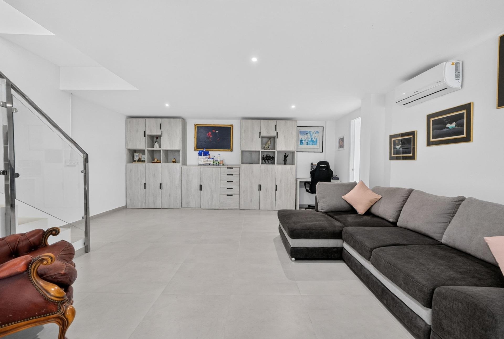 Villa à Benijofar, Alicante, Espagne 5 chambres, 214 m2 No. 196445