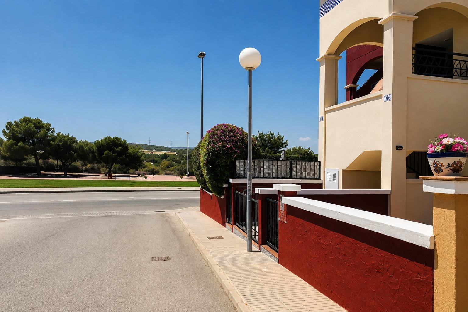 Bungalow in Alicante, Spanien 2 Schlafzimmer, 82 m2 Nr. 193195