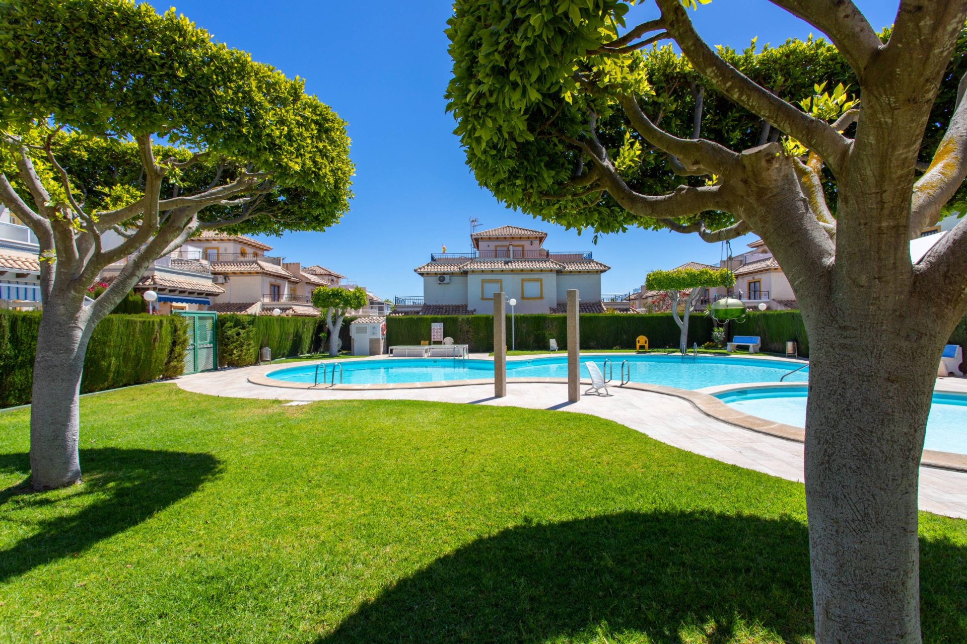 Bungalow i Alicante, Spanien 2 sovrum, 113 kvm. Nr. 189336