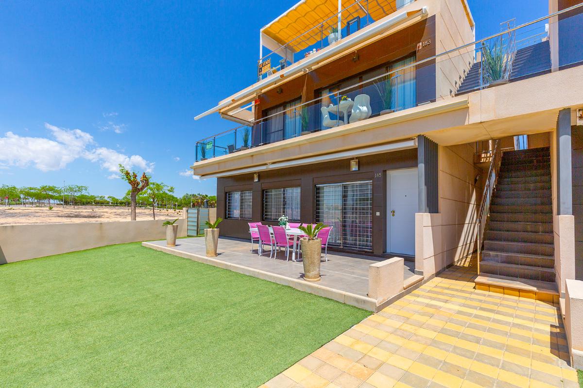 Appartamento a Pilar de la Horadada, Alicante, Spagna 4 camere da letto, 120 mq. N° 99807