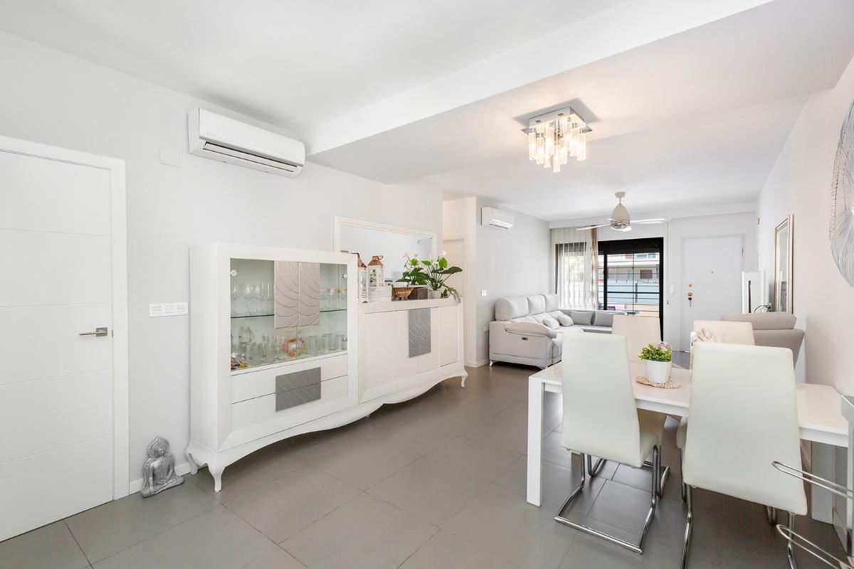Appartamento a Pilar de la Horadada, Alicante, Spagna 4 camere da letto, 120 mq. N° 99807