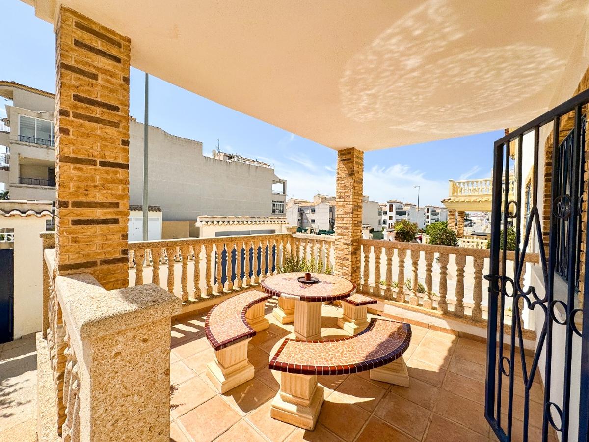 Villa en Punta Prima, Alicante, España 4 dormitorios, 193 m2 No. 99810