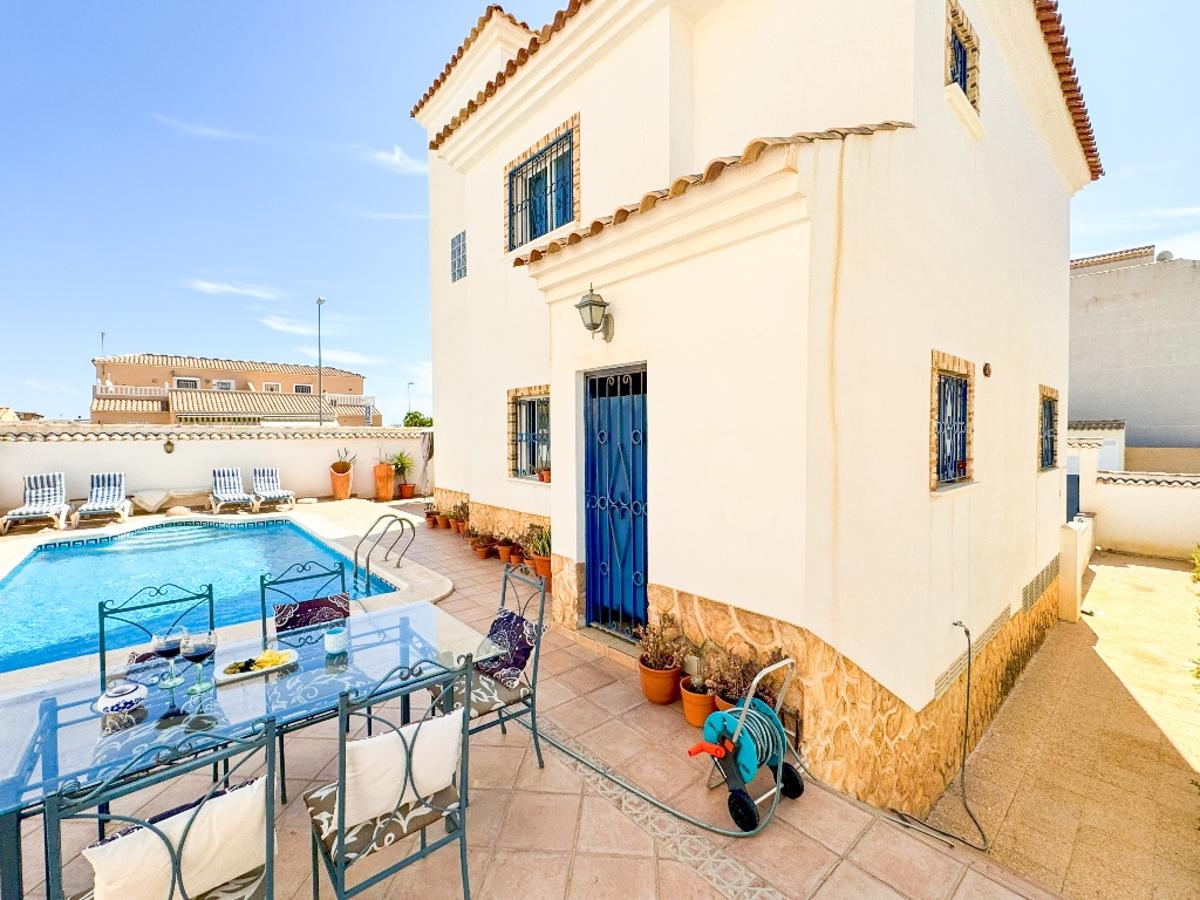 Villa en Punta Prima, Alicante, España 4 dormitorios, 193 m2 No. 99810