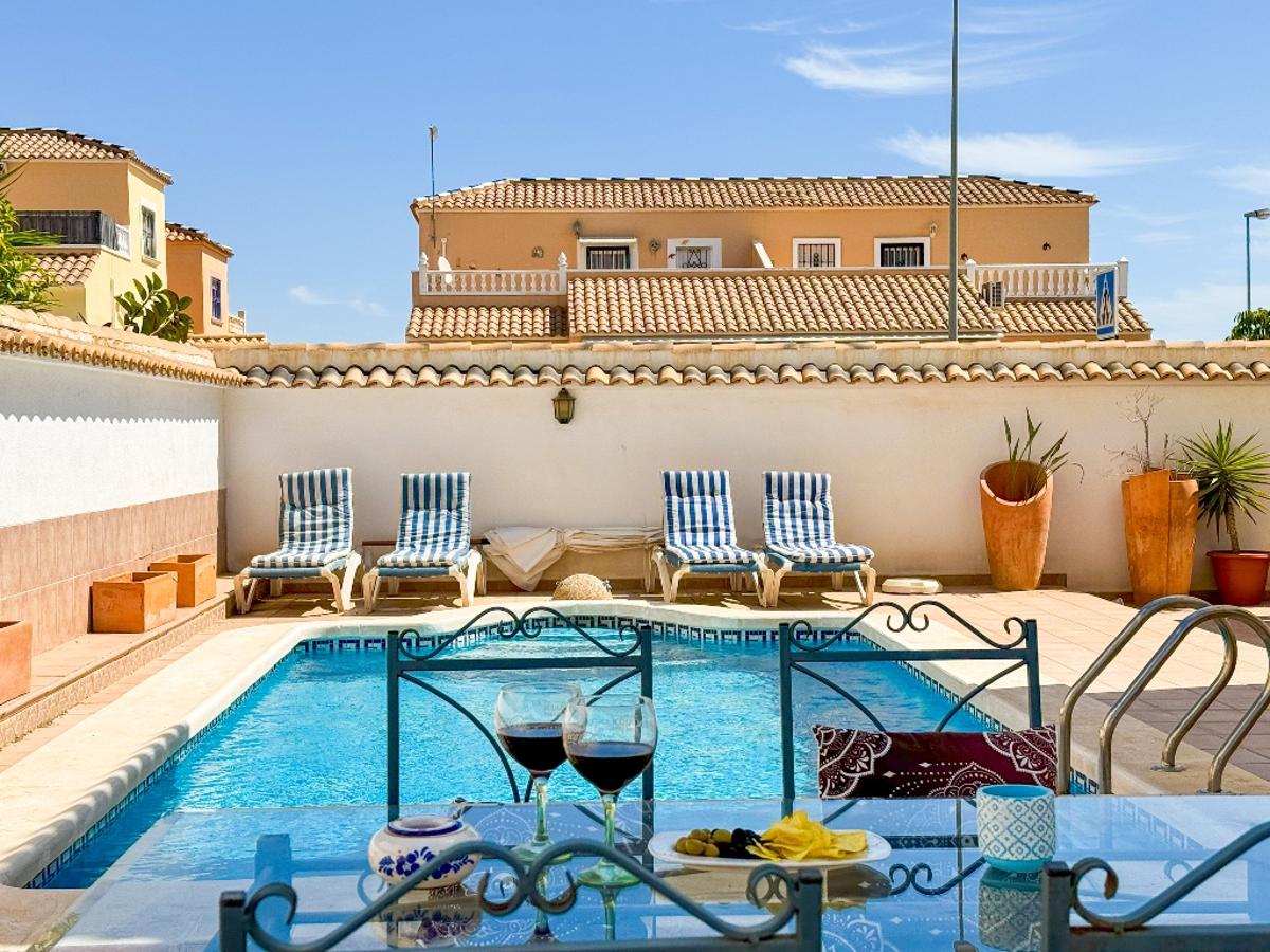Villa en Punta Prima, Alicante, España 4 dormitorios, 193 m2 No. 99810