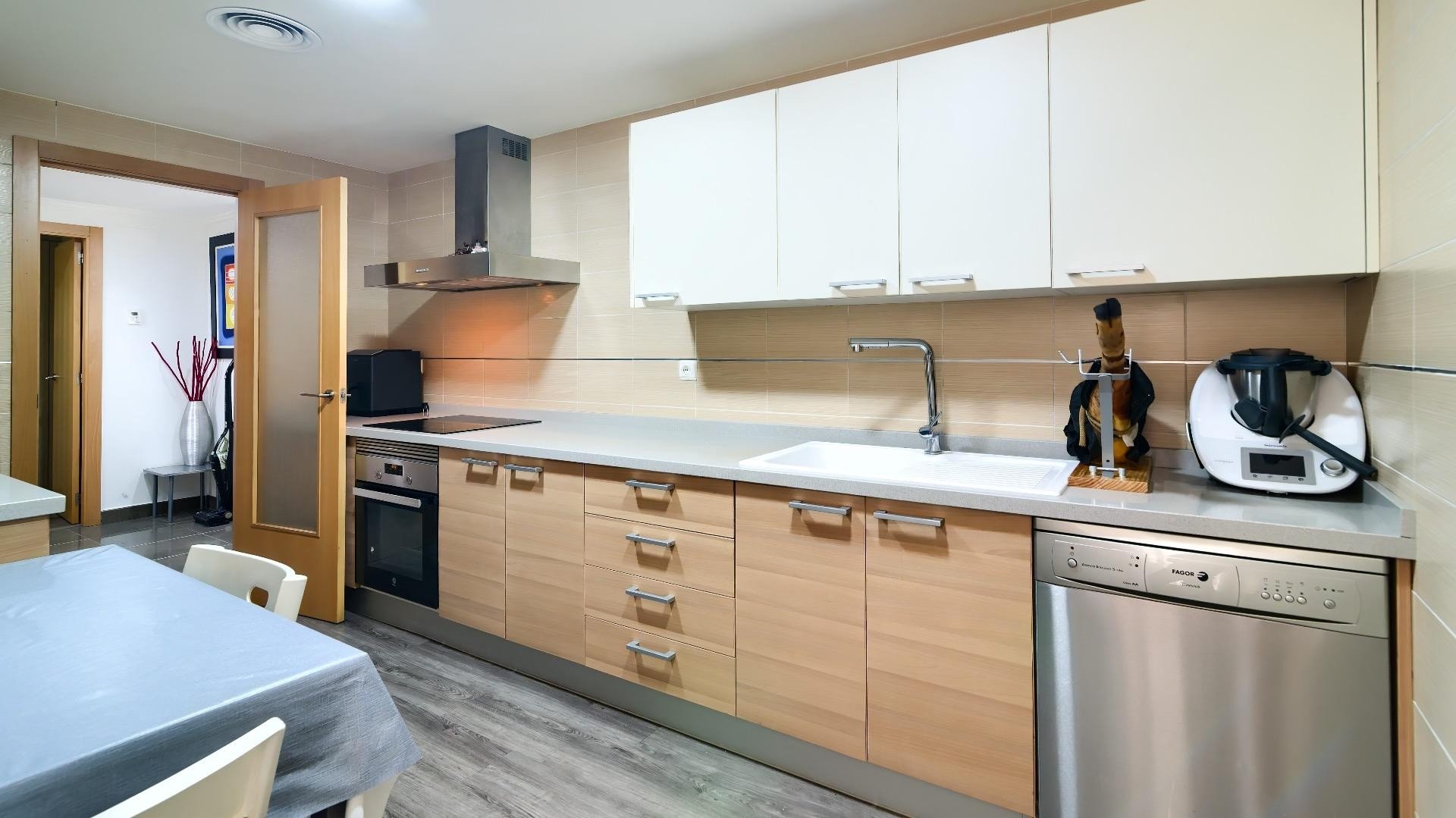Appartamento a Valencia, Spagna 4 camere da letto, 145 mq. N° 133313