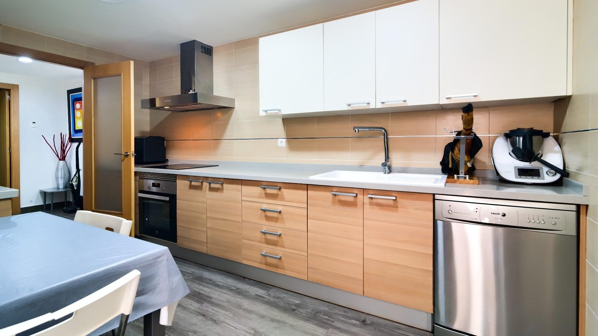 Appartamento a Valencia, Spagna 4 camere da letto, 145 mq. N° 133313