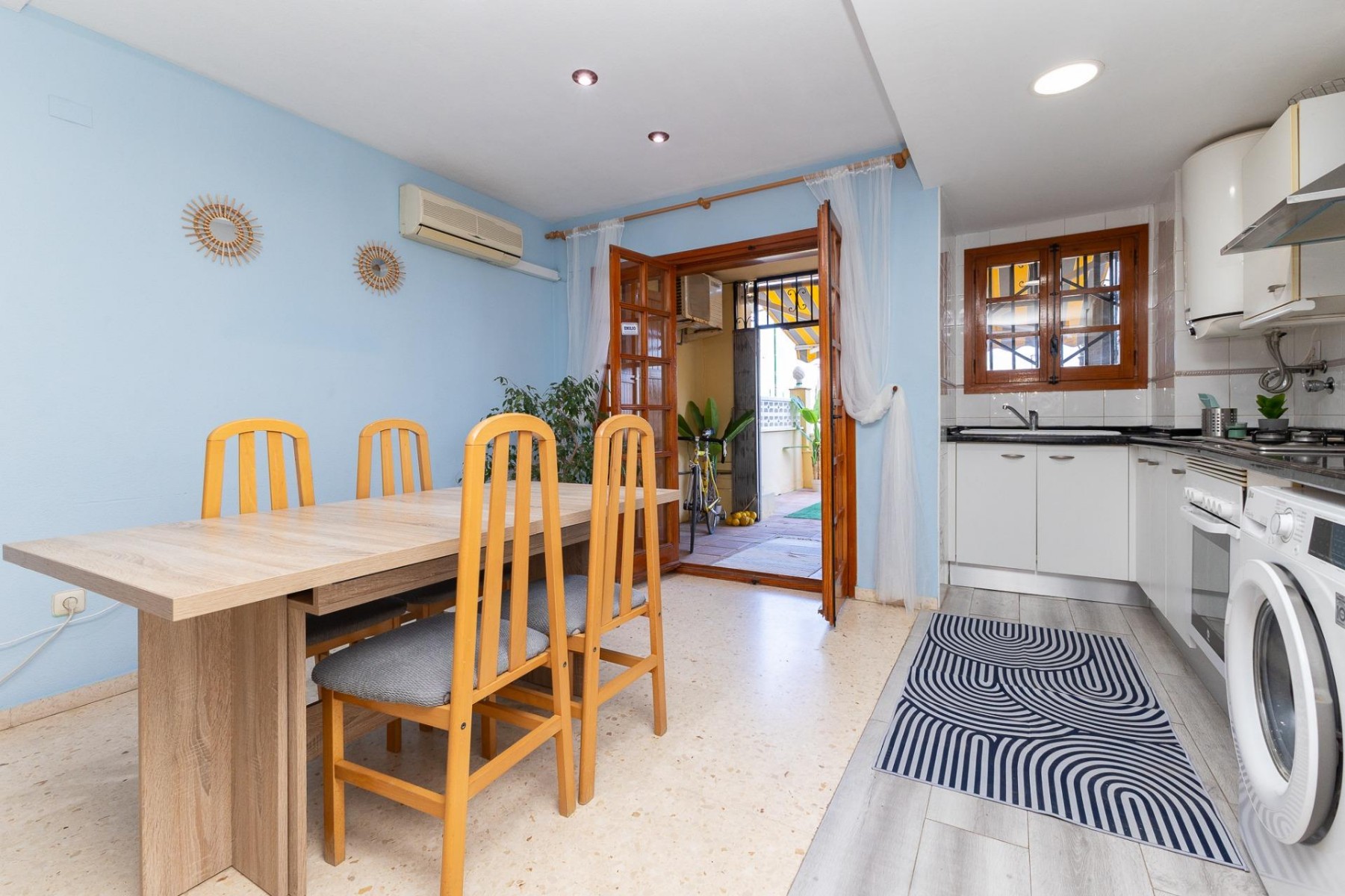 Huoneisto Valencia, Espanja 3 makuuhuonetta, 105 m2 No. 133314