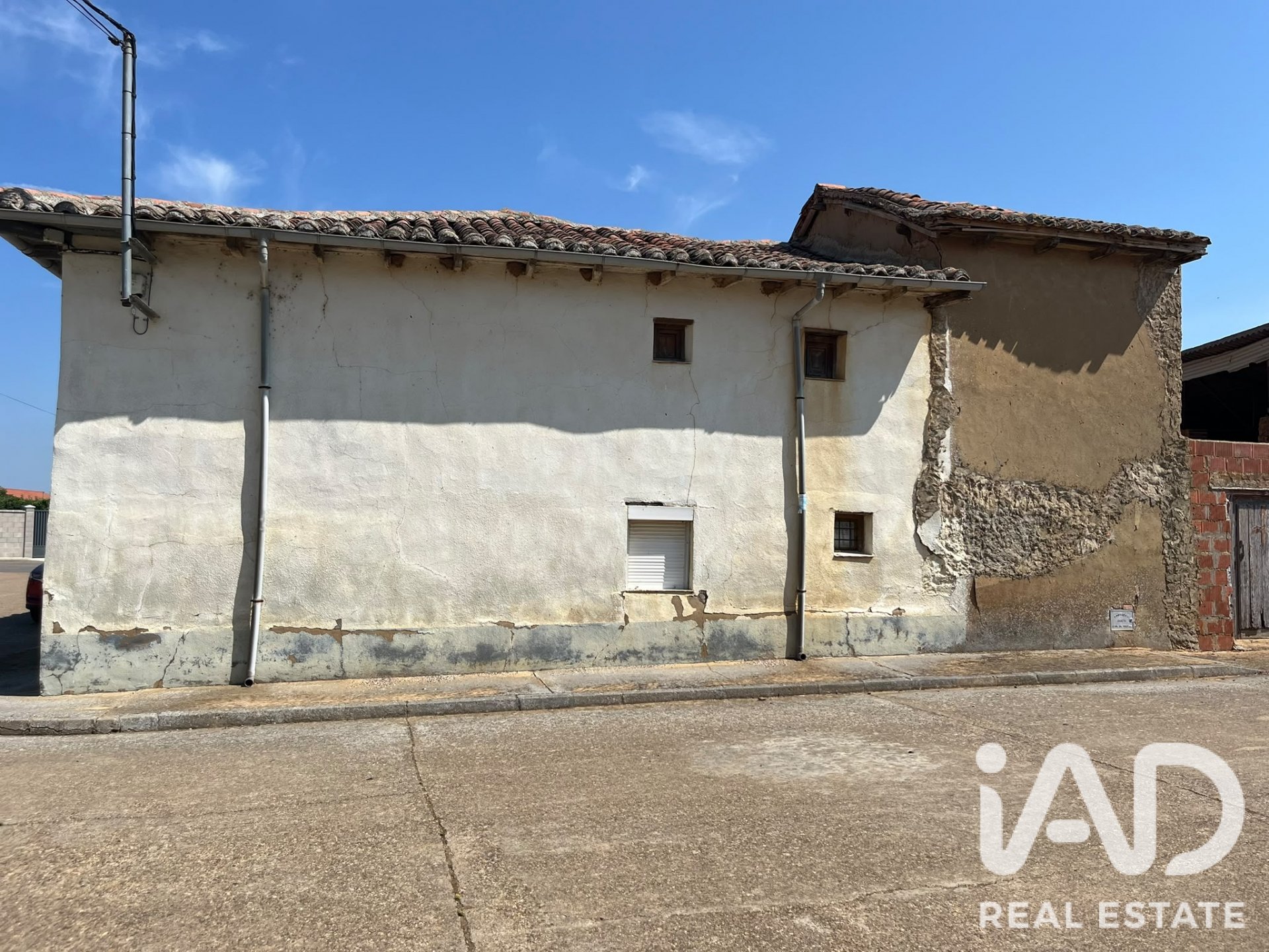 Huvila Cabreros Del Rio, Leon, Espanja 5 makuuhuonetta, 232 m2 No. 195742