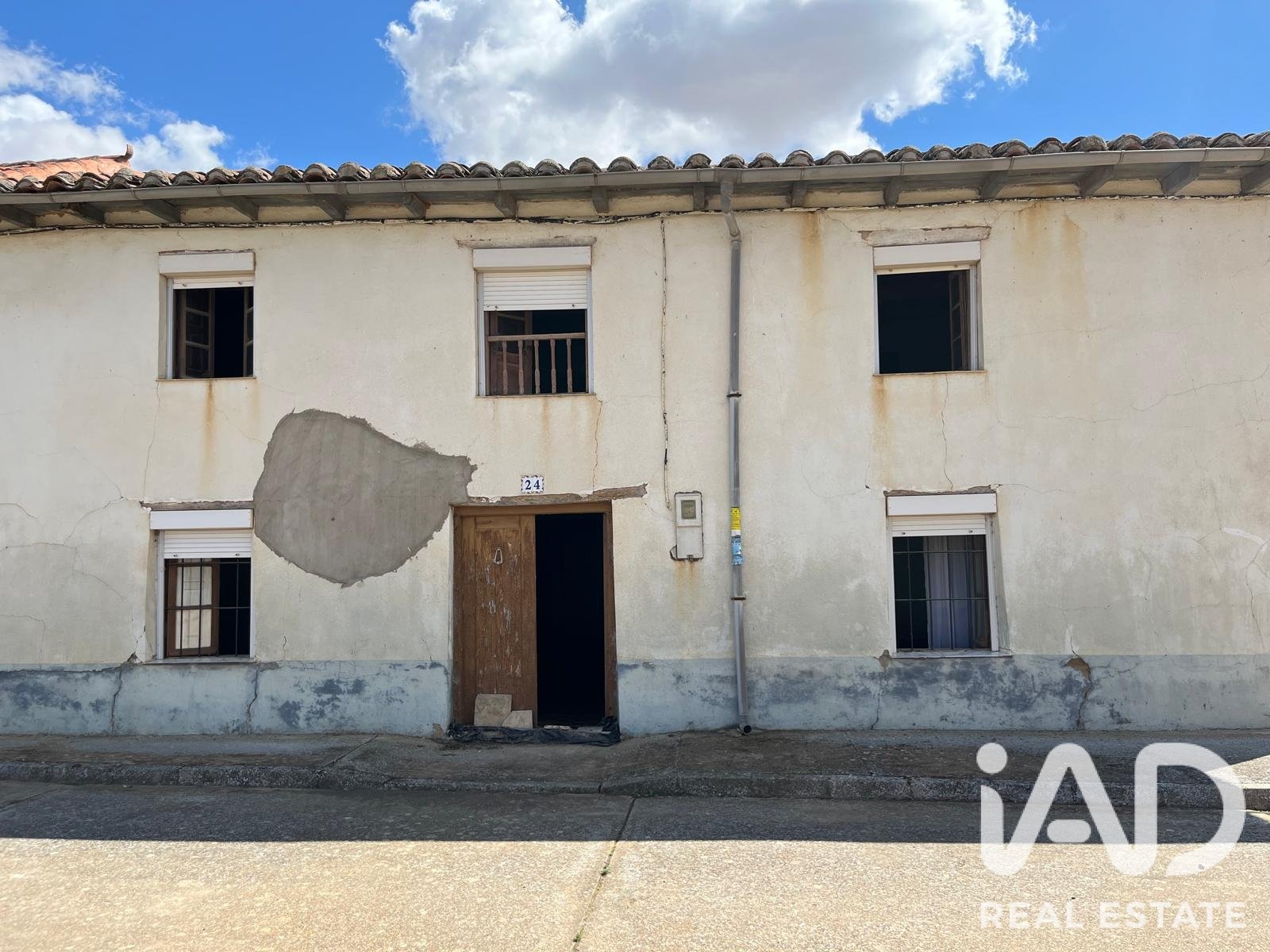 Huvila Cabreros Del Rio, Leon, Espanja 5 makuuhuonetta, 232 m2 No. 195742