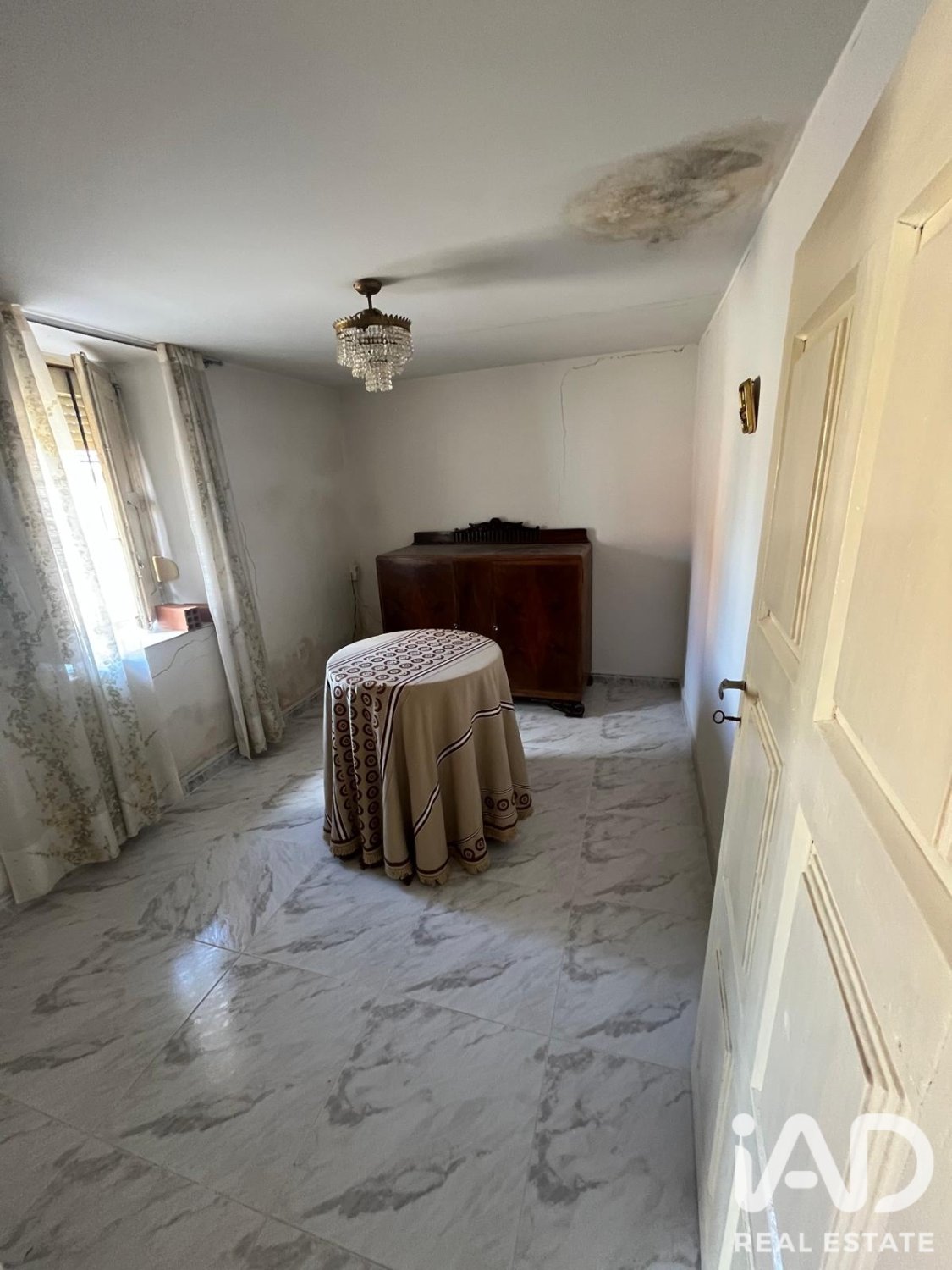 Huvila Cabreros Del Rio, Leon, Espanja 5 makuuhuonetta, 232 m2 No. 195742