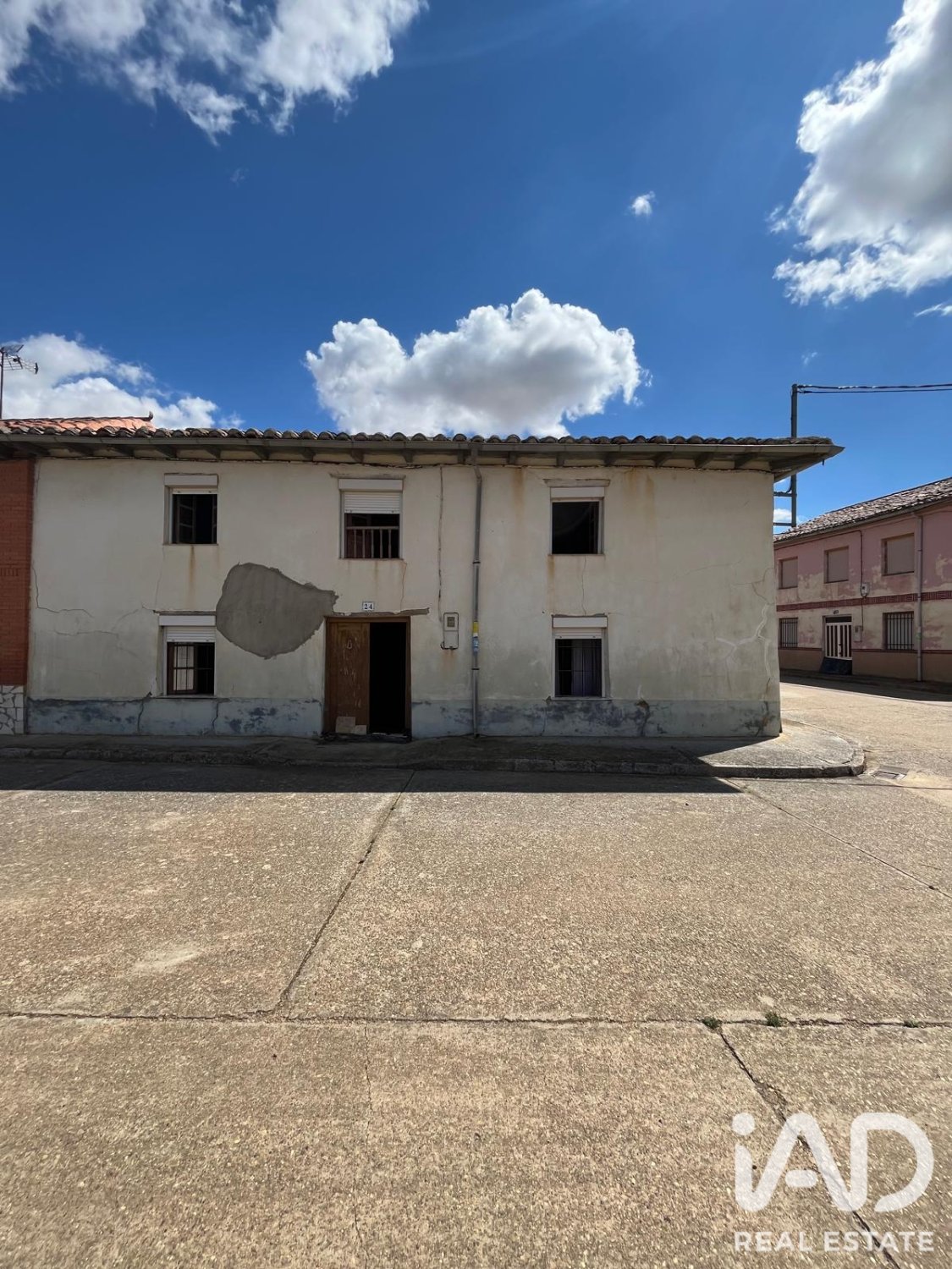 Huvila Cabreros Del Rio, Leon, Espanja 5 makuuhuonetta, 232 m2 No. 195742