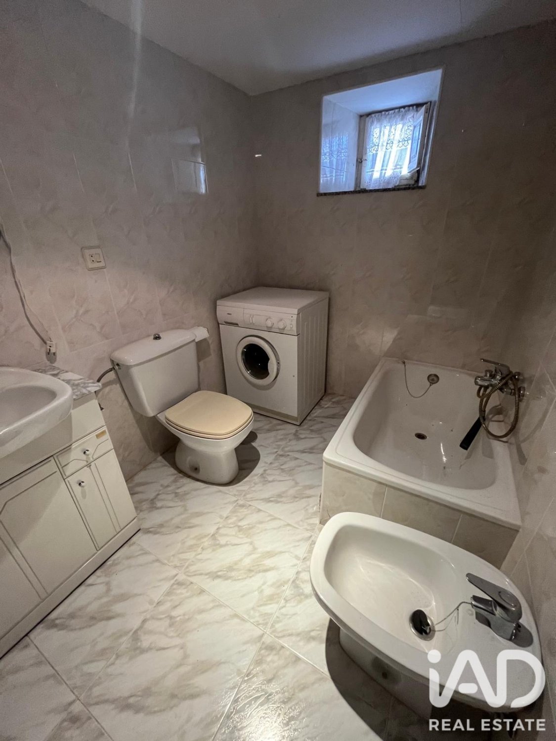 Huvila Cabreros Del Rio, Leon, Espanja 5 makuuhuonetta, 232 m2 No. 195742