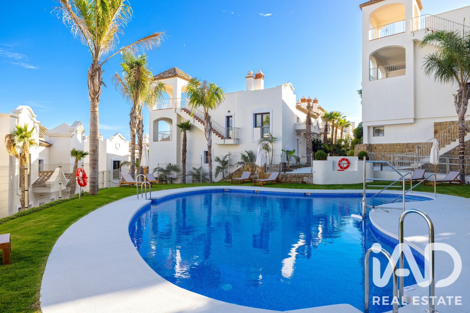Kaupunkipientalo Estepona, Malaga, Espanja 3 makuuhuonetta, 263.59 m2 No. 195743