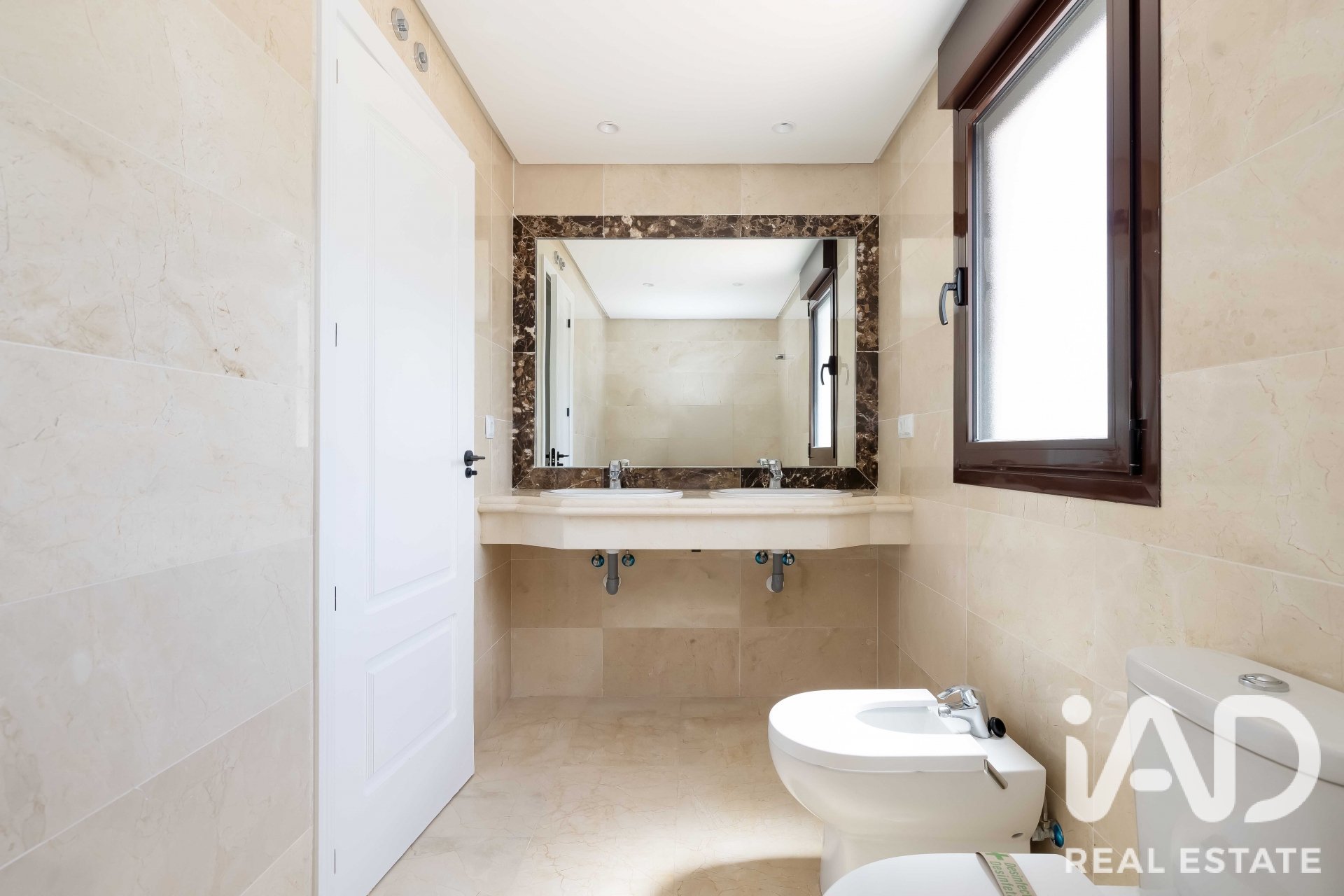 Kaupunkipientalo Estepona, Malaga, Espanja 3 makuuhuonetta, 263.59 m2 No. 195743