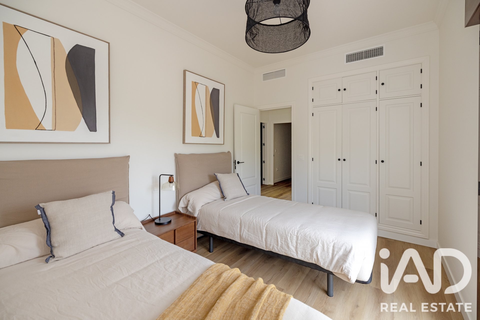 Kaupunkipientalo Estepona, Malaga, Espanja 3 makuuhuonetta, 263.59 m2 No. 195743