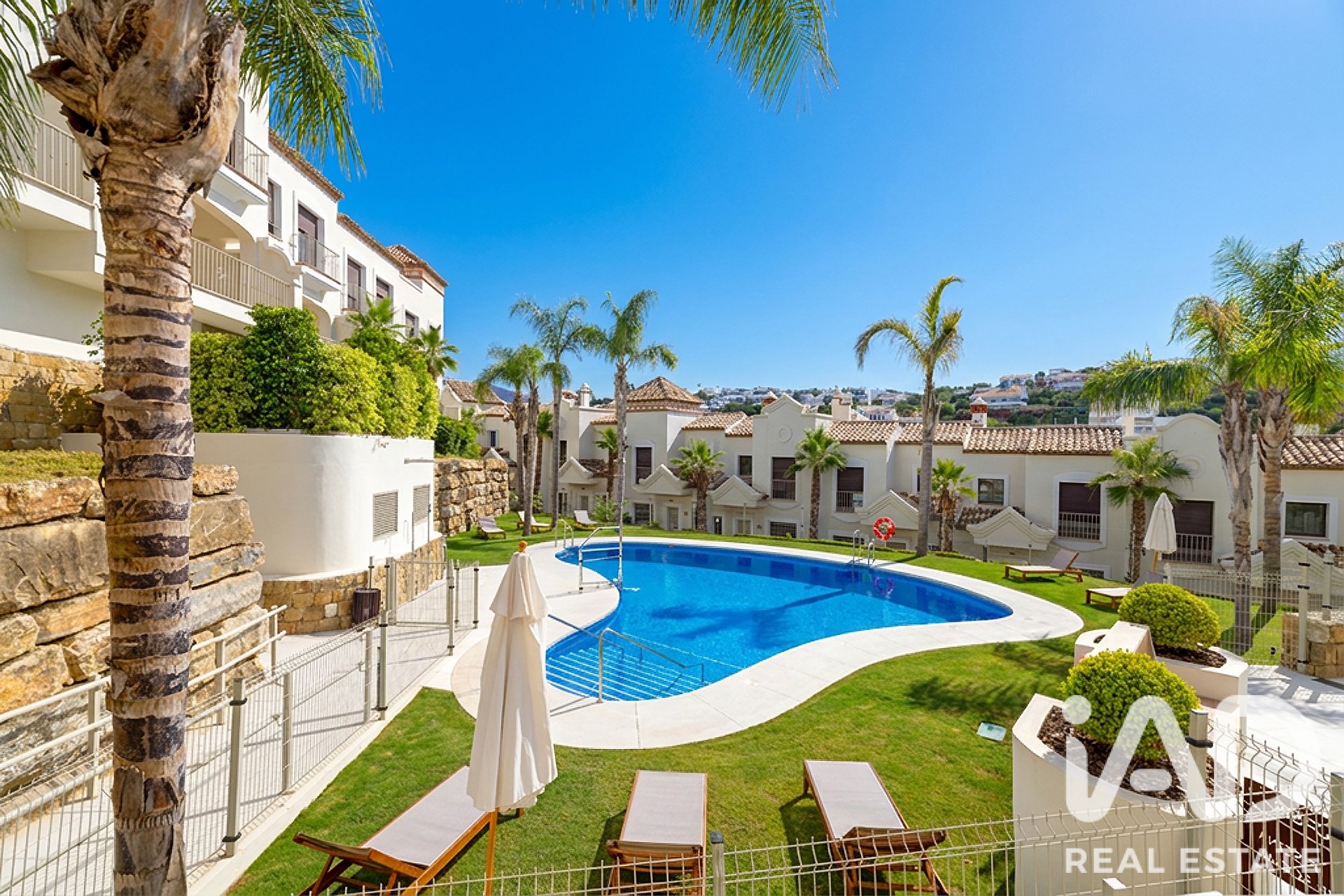 Kaupunkipientalo Estepona, Malaga, Espanja 3 makuuhuonetta, 263.59 m2 No. 195743