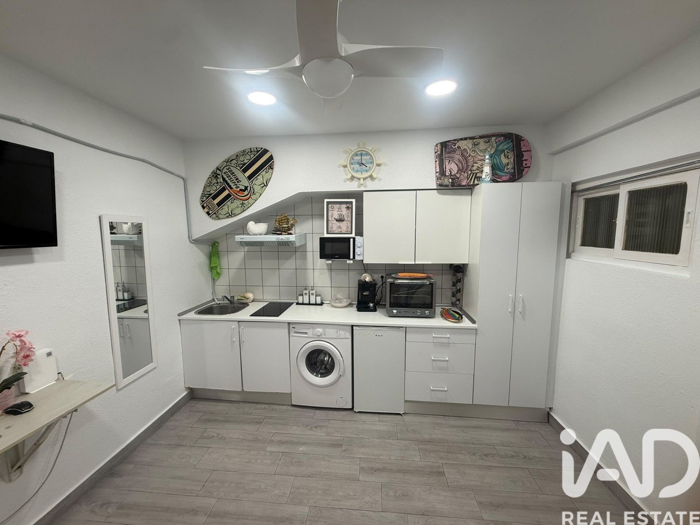 Commercial property in Alicante, Spain 20 sq.m. No. 195744