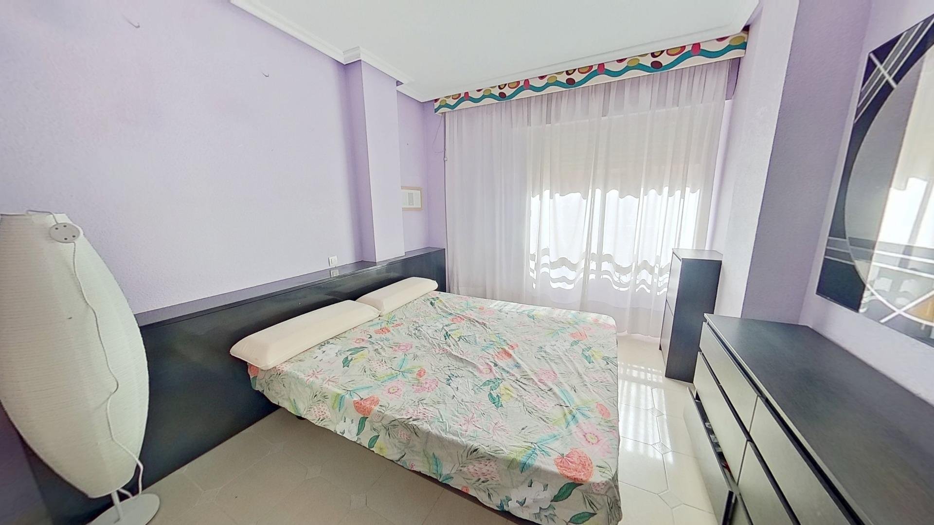 Apartment à Torrevieja, Alicante, Espagne 4 chambres, 117 m2 No. 177787