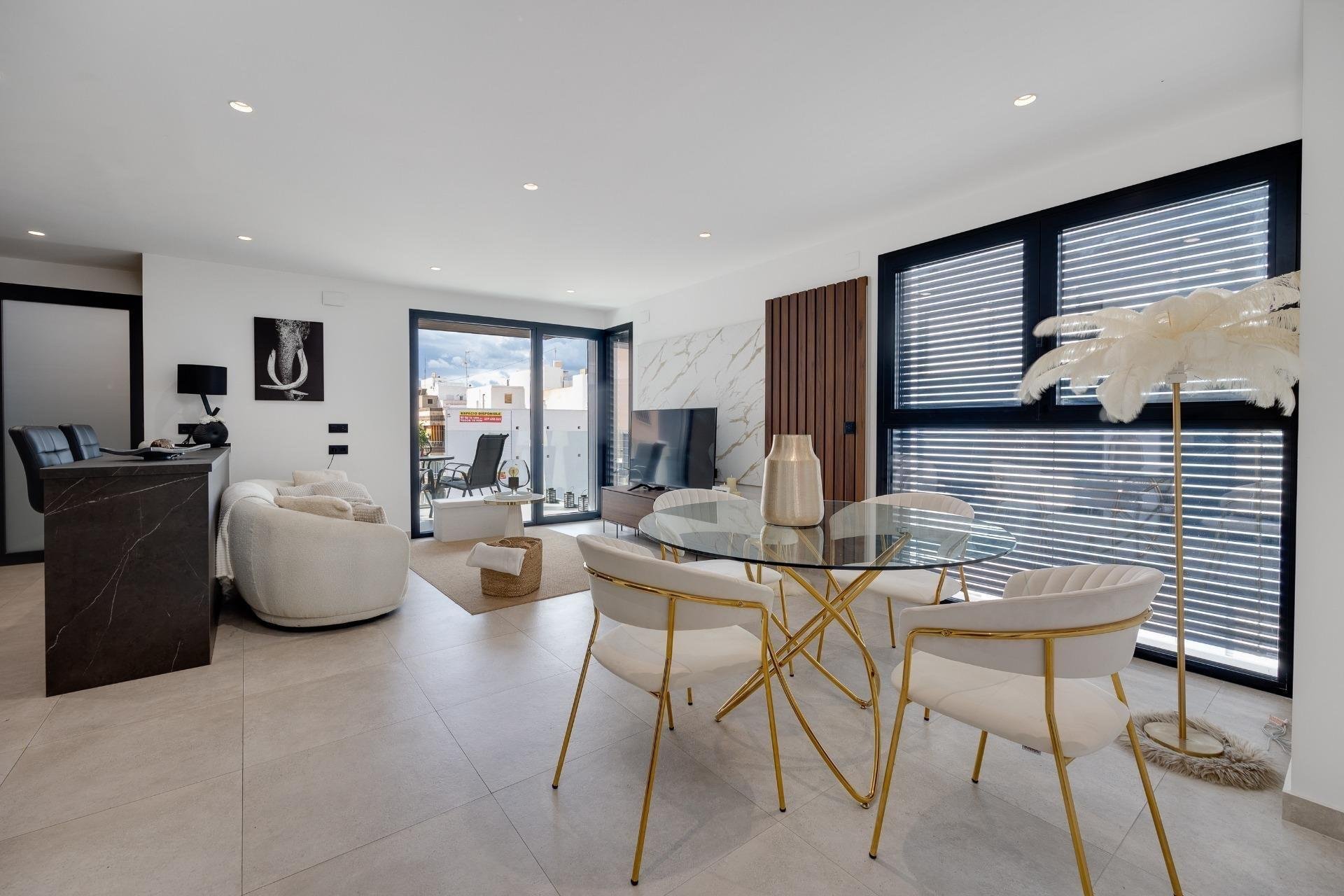 Apartment à Torrevieja, Alicante, Espagne 3 chambres, 91 m2 No. 177788