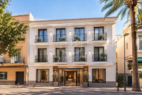 Commercial property in Malaga, Spain 14 bedrooms, 600 sq.m. No. 195913